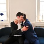 gleichgeschlechtlich heiraten Dänemark – Brautpaar am Rathaus.jpg