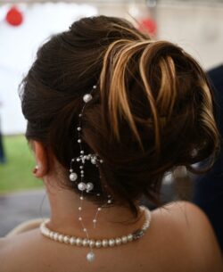Einfach heiraten in Dänemark Brautfrisur Dutt